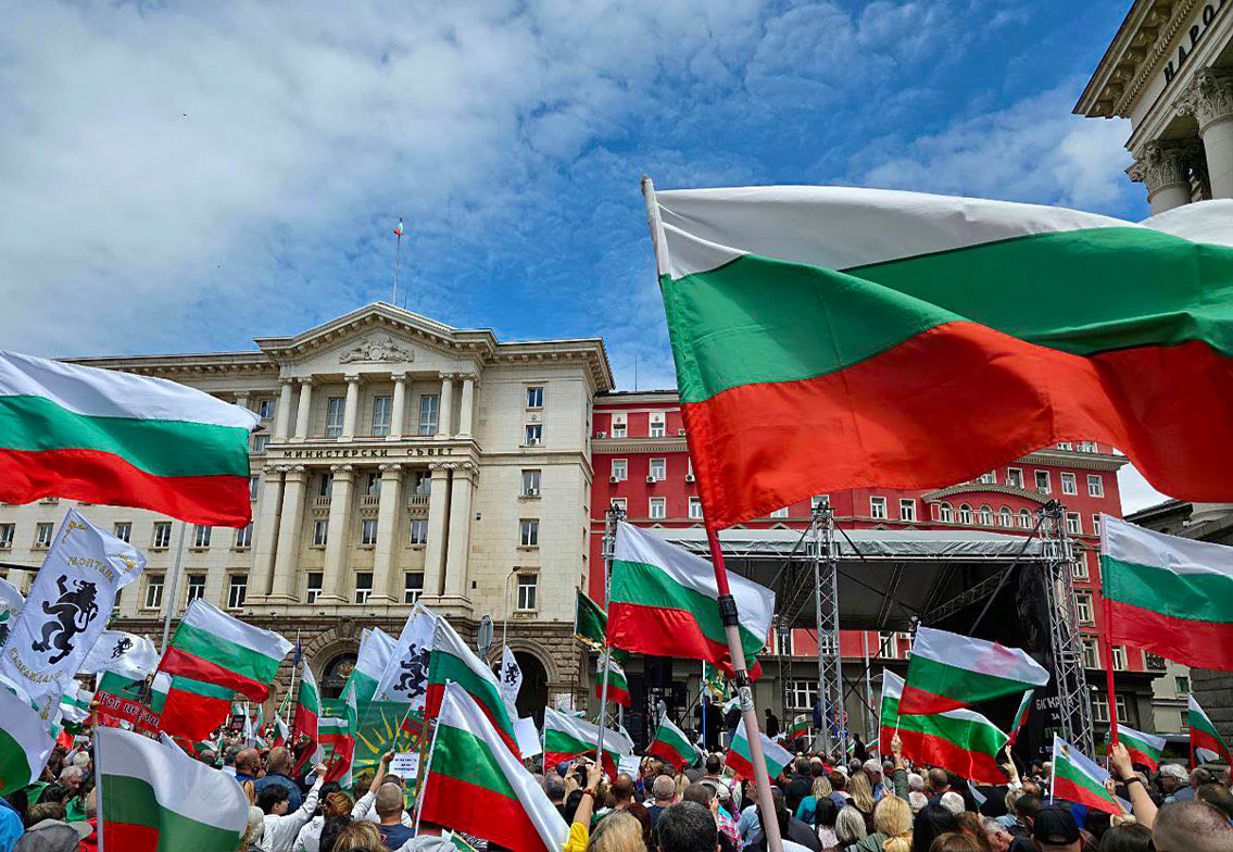 КАК СВЕТЪТ ВИДЯ И НЕ ВИДЯ ПРОТЕСТИТЕ СРЕЩУ ЕВРОТО В БЪЛГАРИЯ 