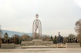ЗА ОТРЯЗАНАТА ДЕСНИЦА 